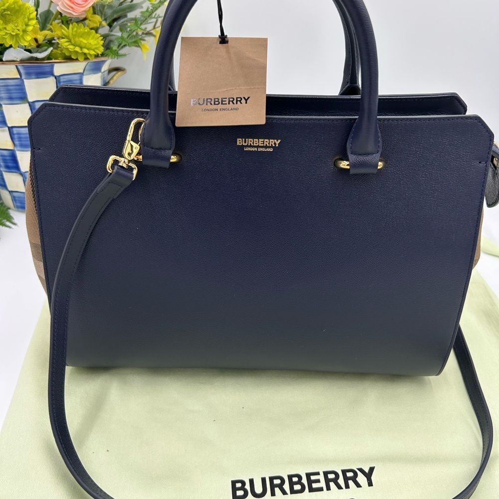 Women’s Burberry Banwell classic check handbag with detachable shoulder strap - Picture 8 of 15
